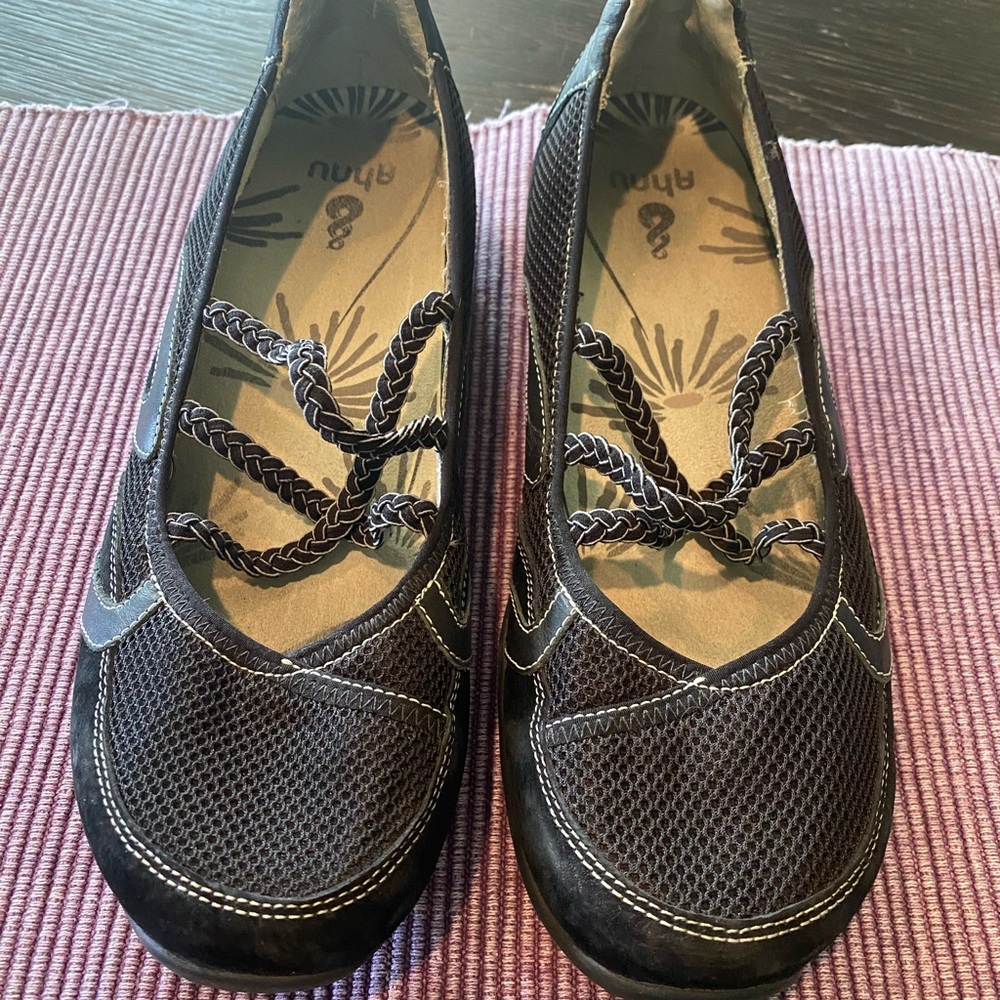 Ahnu black women’s size 10 shoe